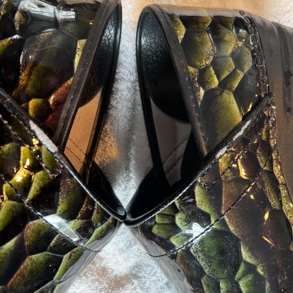 Clogs - Picture 2 of 3